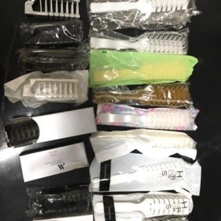 使い捨て櫛10円ブラシ20円、シャワーキャップ30個の画像
