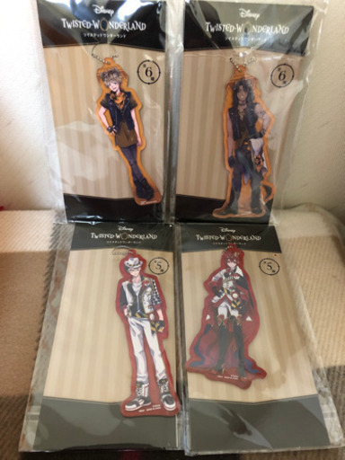 新品、未開封。 ディズニー　ツイステッドワンダーランド４個セット！