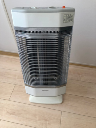 ダイキン　セラムヒートERFT11KS　遠赤外線ストーブ　首振りタイマー　強さ10段階調節