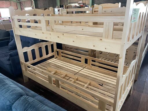 新品2段ベッド！10台限り！税込み19800円です！パイン材！上下分割できます。シングルベッド2台でもOKです♪