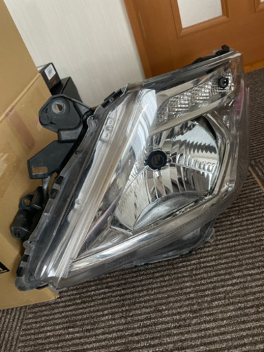 NV350キャラバン　純正品後期ベッドライト