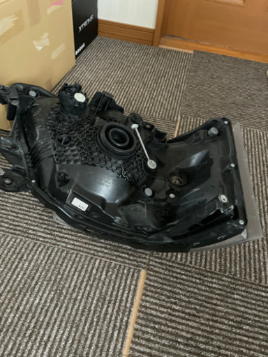 NV350キャラバン　純正品後期ベッドライト