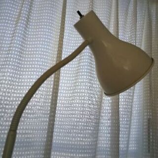シンプルなハイスタンドライトの画像