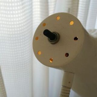 シンプルなハイスタンドライトの画像
