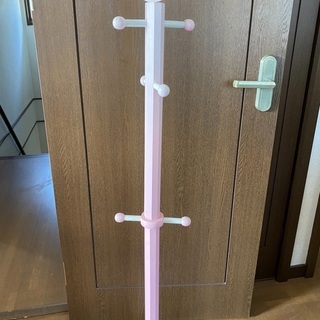 　ピンク色　帽子　カバン　バッグ掛けの画像