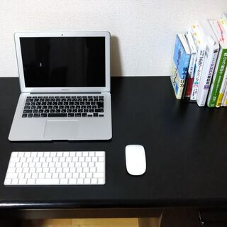 木製の学習机【古いけどかなり頑丈・黒い木材のシンプルデザインのため大人の方にもおすすめ】の画像