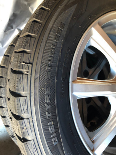 スタッドレスタイヤ　ホイール付き