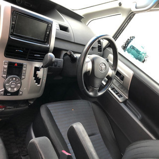 (お話中)車検1年以上残！ヴォクシー　8人乗り　3列シート　掲載2月末まで予定の画像