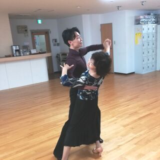 30代～40代の社交ダンスの画像