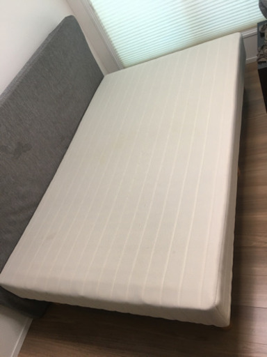 脚付きマットレスベッド