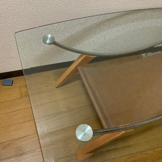 ガラステーブルの画像