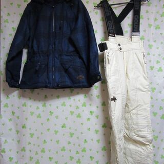 女性用スキーウェアの画像