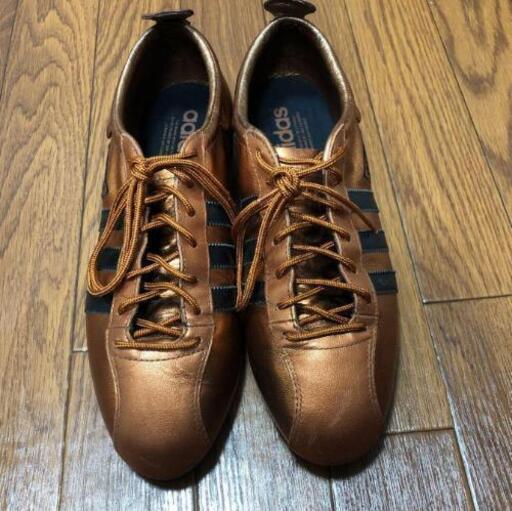 adidas スニーカー（lantos）