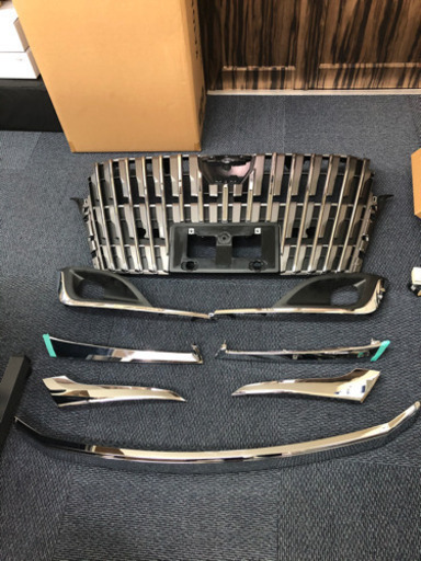 エスクァイア純正グリル、その他メッキ5点セット