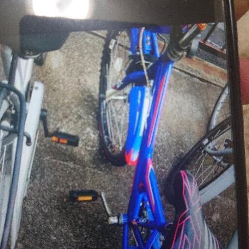ブルーの子供自転車です。