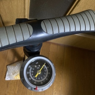 自転車の空気入れの画像