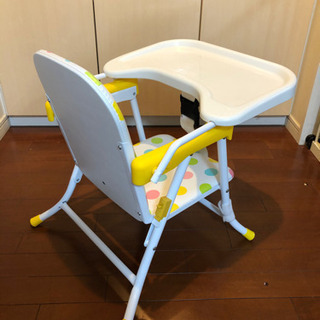 テーブル付き子供椅子の画像
