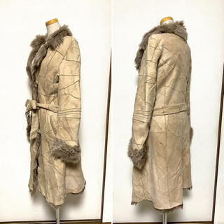 カジュアルなムートンコート　本物毛皮の画像