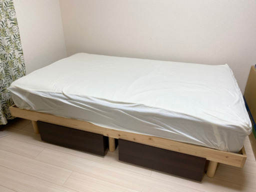セミダブルベッド、マットレス、引き出し3つ付き