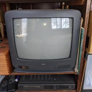 昭和レトロ感の【アナログ・ブラウン管テレビ】の画像