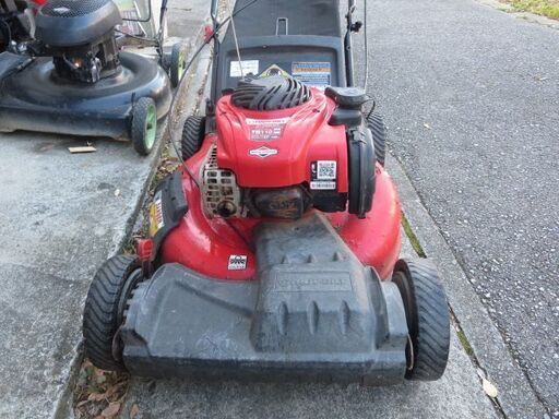 値下げしました！ ②オートチョーク自走式芝刈り機バケット付き