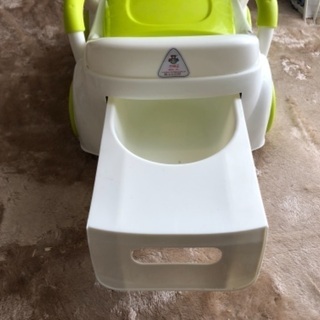 車の形のおまるの画像