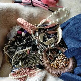 アクセサリー バッグいっぱい