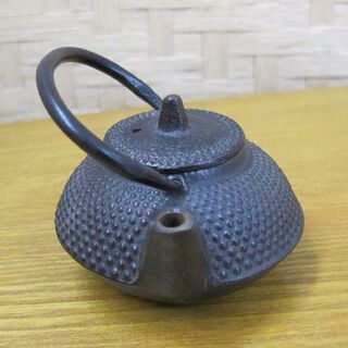 鉄器 鉄瓶 茶道具 高さ4.5cm インテリア ミニ鉄瓶 鉄分補給 あられ 直火 お銚子 燗瓶 南部刻印有 札幌市手稲区の画像
