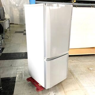 送料無料★三菱 ラウンドカット ２ドア冷蔵庫【MR-P15A】 玄関前☆三菱 ラウンドカット 2ドア冷蔵庫【MR-P15A】 送料無料☆三菱