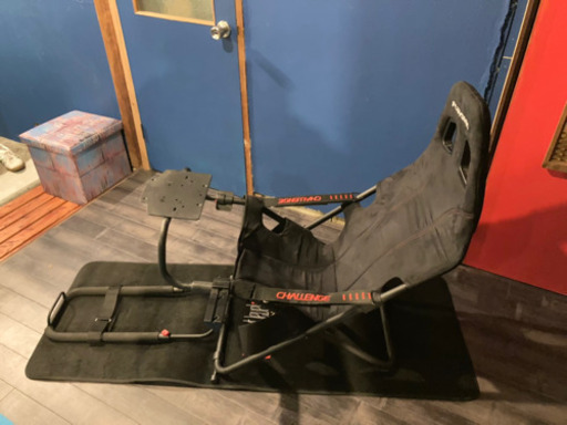 PLAYSEAT challenger レーシングコックピット