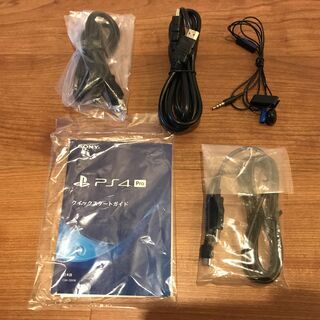 PS4 Pro（1TB）一式＋PS4コントローラ＋コントローラ充電スタンド（純正）の画像
