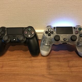 PS4 Pro（1TB）一式＋PS4コントローラ＋コントローラ充電スタンド（純正）の画像
