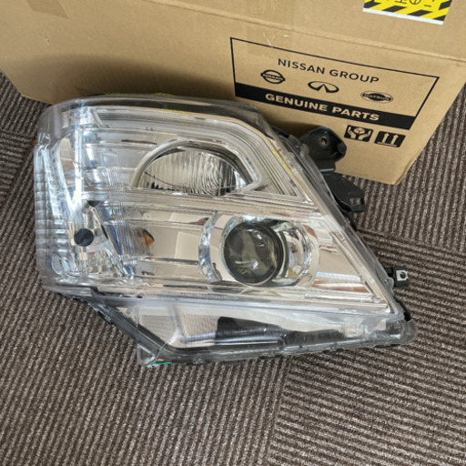 nv350キャラバン   GX後期ベッドライト