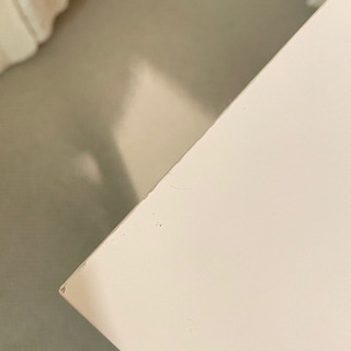 IKEAのテーブル　白×ピンクの画像