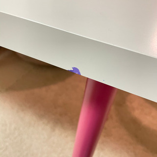 IKEAのテーブル　白×ピンクの画像