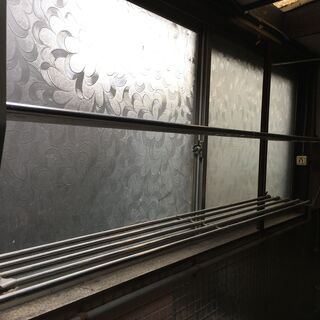 鉄製の棚の画像