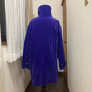 Pierre BALMAINピエールバルマン の青紫色のコートの画像