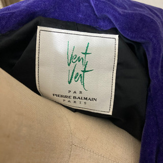 Pierre BALMAINピエールバルマン の青紫色のコートの画像