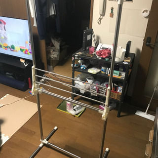 ハンガーラック、高さ変更できるタイプです。