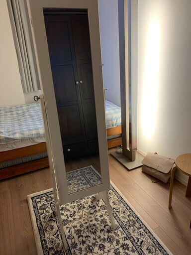 White Mirror Cabinet/ 白いミラーキャビネット