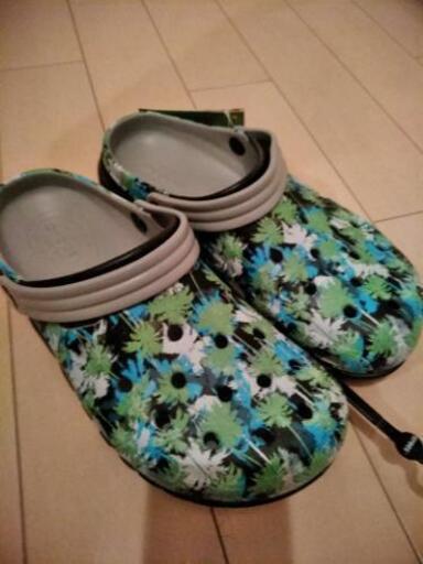 【激安今だけ値下げ】大人気早い者勝ちcrocs クロックスバンドサンダル　（南国）
