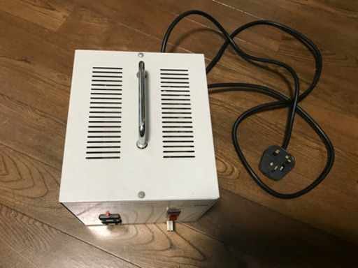 変圧器　海外用　240v 〜 100v
