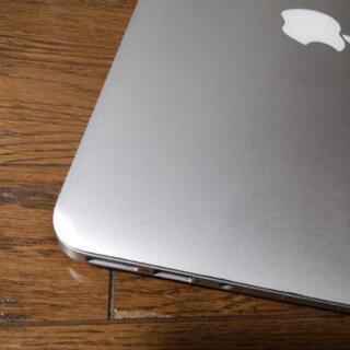 macbook air 11インチ 2015 early 4GBの画像