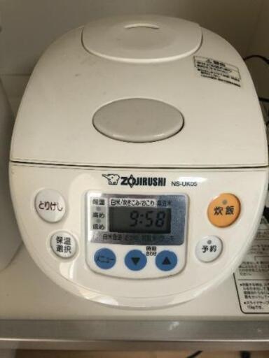 【まにゃん様】３合炊き炊飯器。綺麗♪