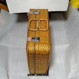 籠バッグの画像
