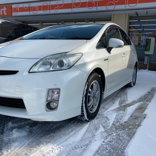 プリウス　6.8万キロ　検R5.1まで