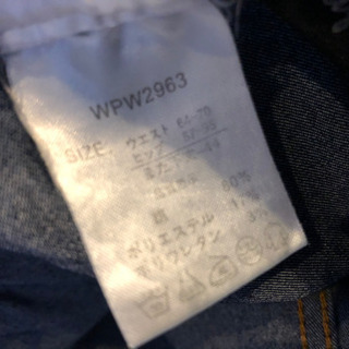 トップスとデニムレギンスの画像