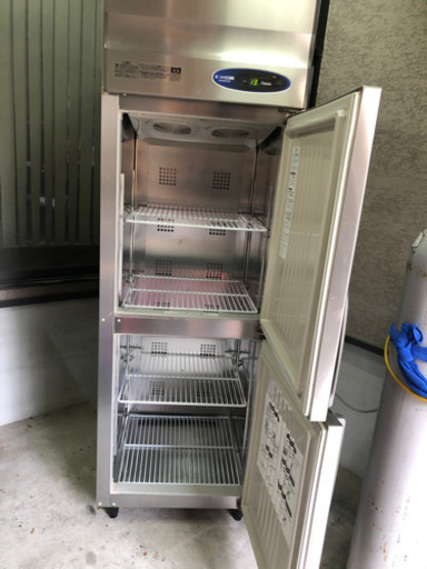 決まりました。業務用　冷凍庫　サンデン　2枚扉　372L