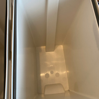 引取限定　45L ゴミ箱　2つの画像