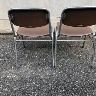 ★会議椅子★ スタッキングチェア イトーキ KR-415 2脚セット 全長約73cmの画像